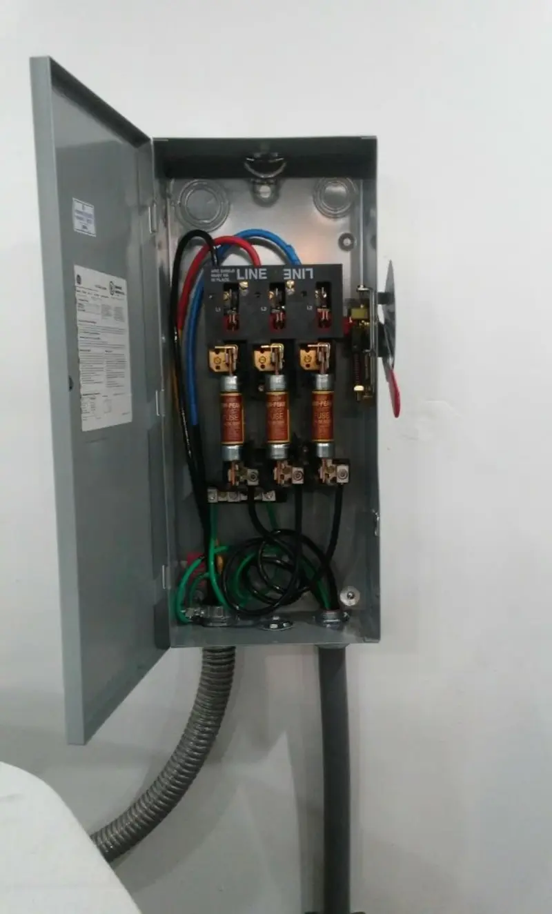 Three-phase disconnect switch installed for Electrical Wiring & Rewiring in Dardenne Prairie